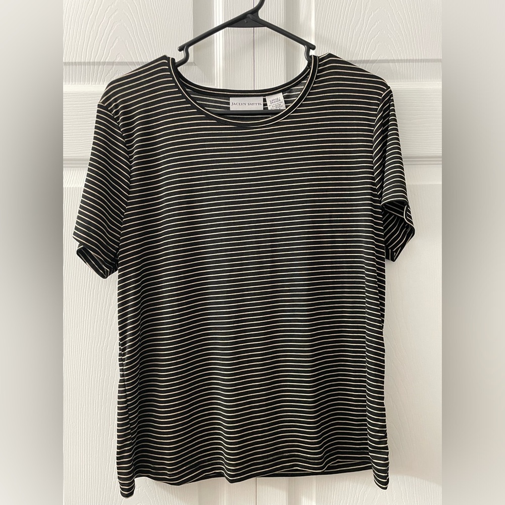 🐮Jaclyn Smith black and tan striped shirt🐮